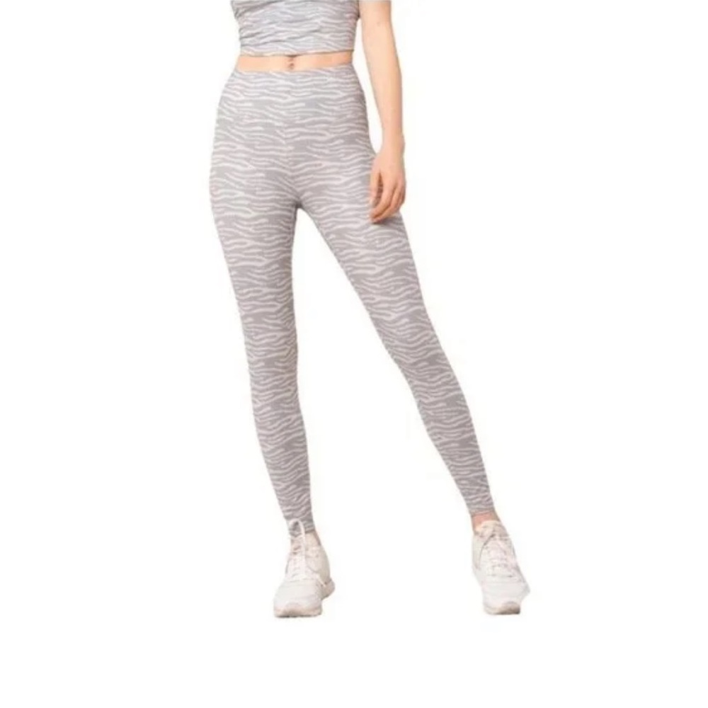 🪷 Kyodan Gray Tiger Stripe Soft 7/8 Length Leggings